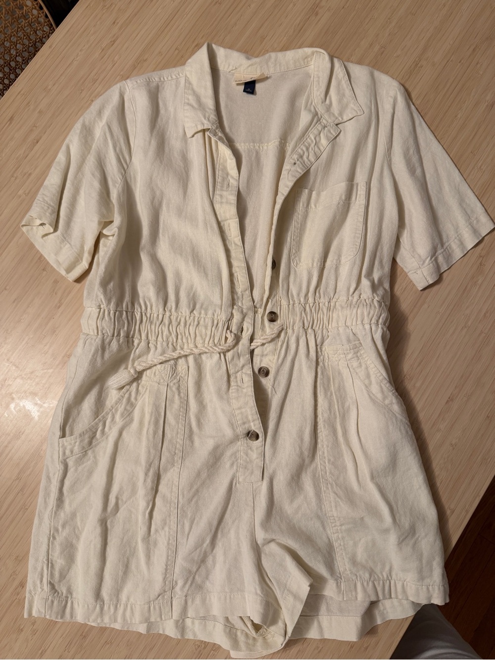 Universal thread Cream Short-Sleeve Button Romper